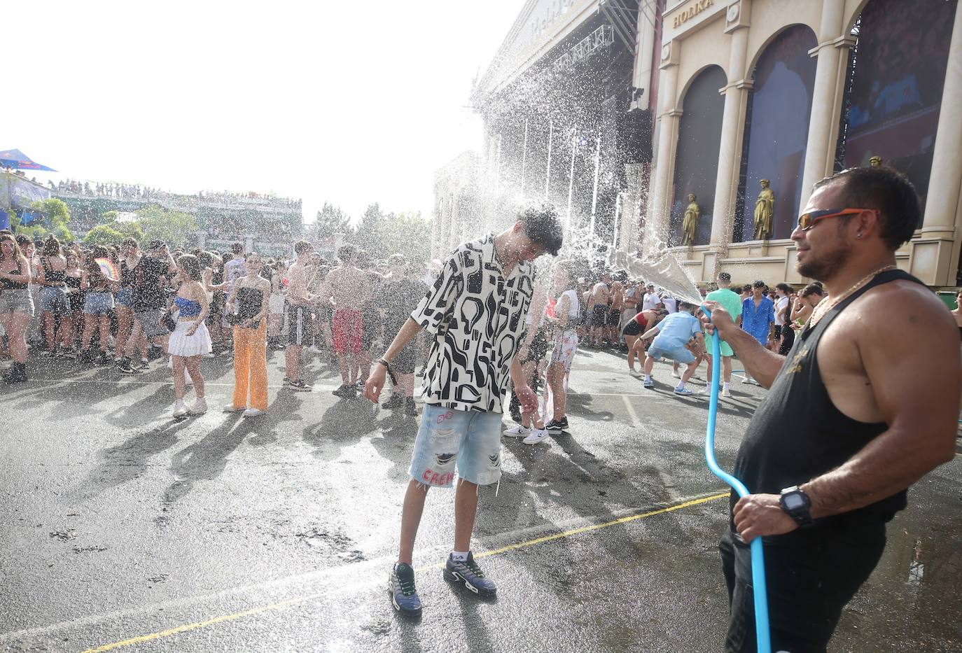 Inauguración de Holika con Raul Clyde como sorpresa