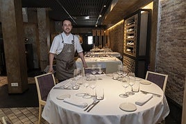 Alexandru Catalin, en el interior de Asador La Mula, que abrió sus puertas en Avenida de Portugal.