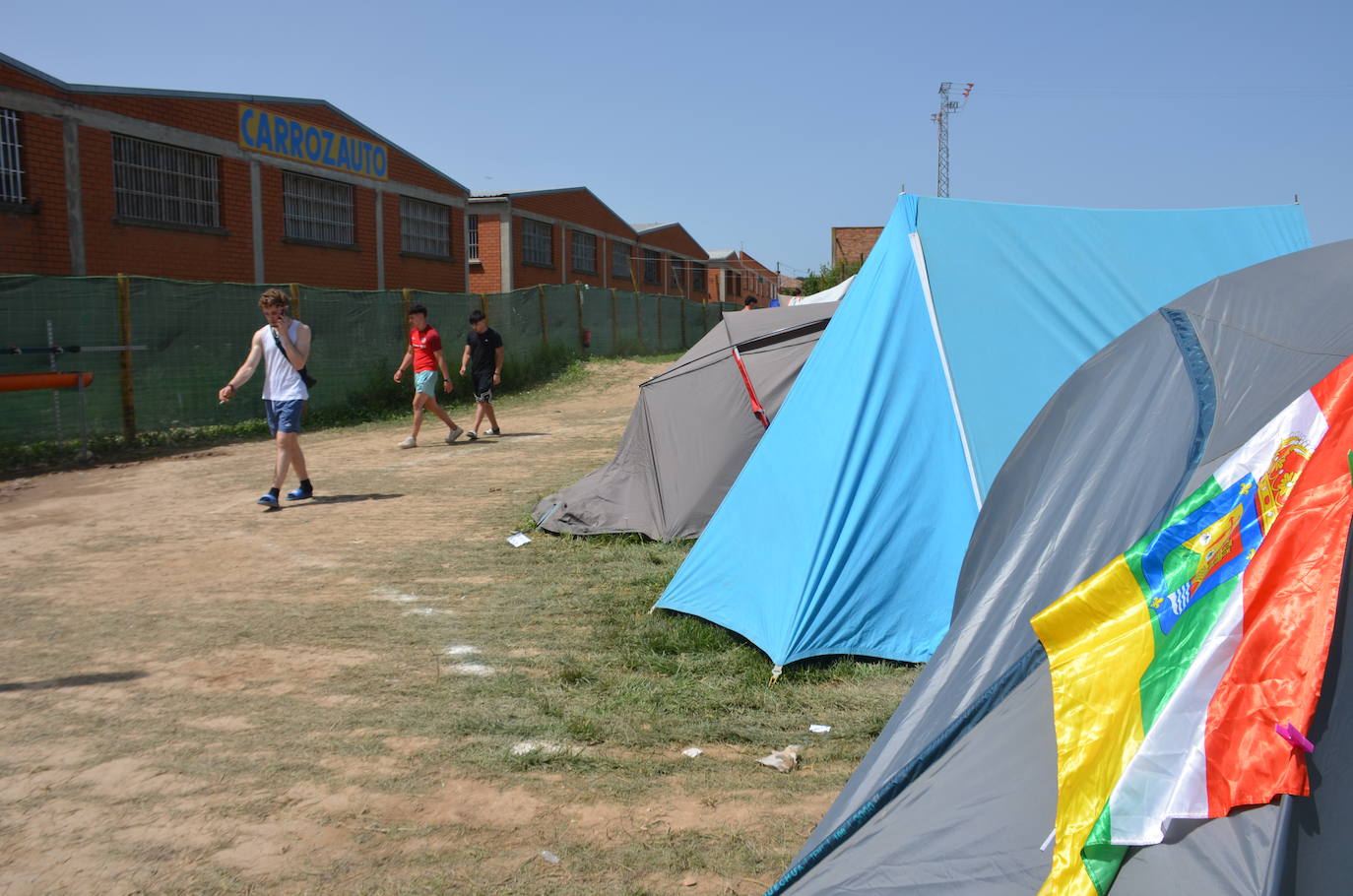 El camping del Holika está repleto