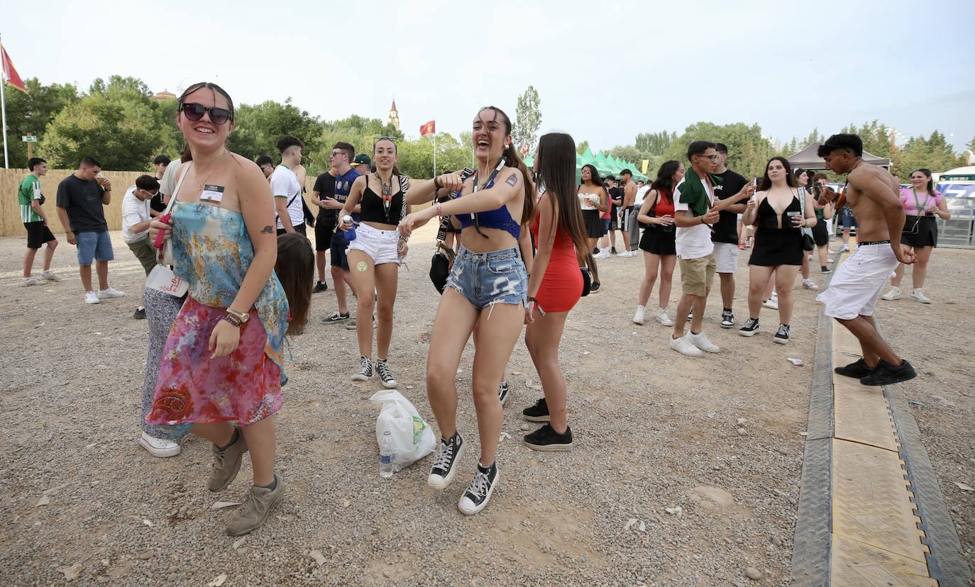 Calor y buen ambiente en Holika el viernes por la tarde