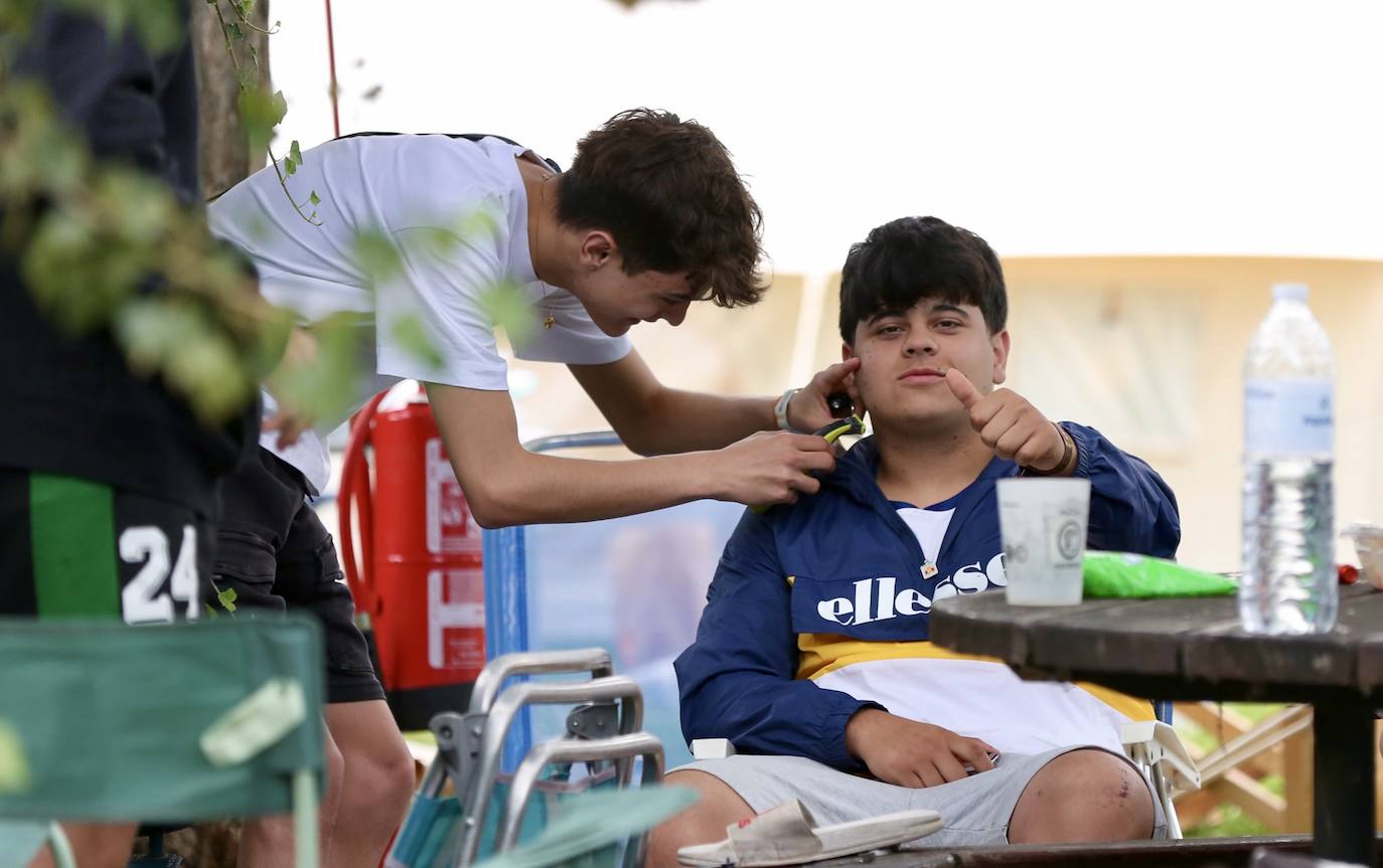 Preparativos para una noche de sábado en el Holika