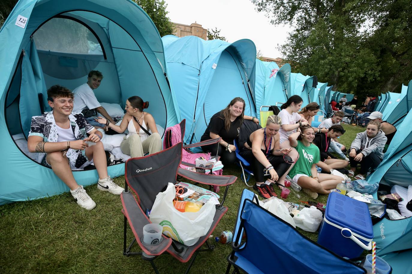 Preparativos para una noche de sábado en el Holika