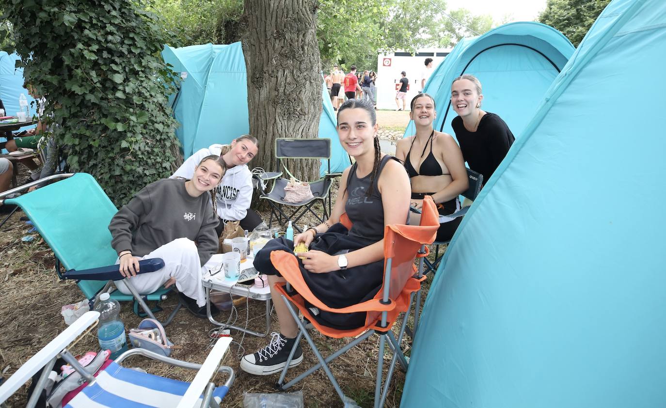 Preparativos para una noche de sábado en el Holika