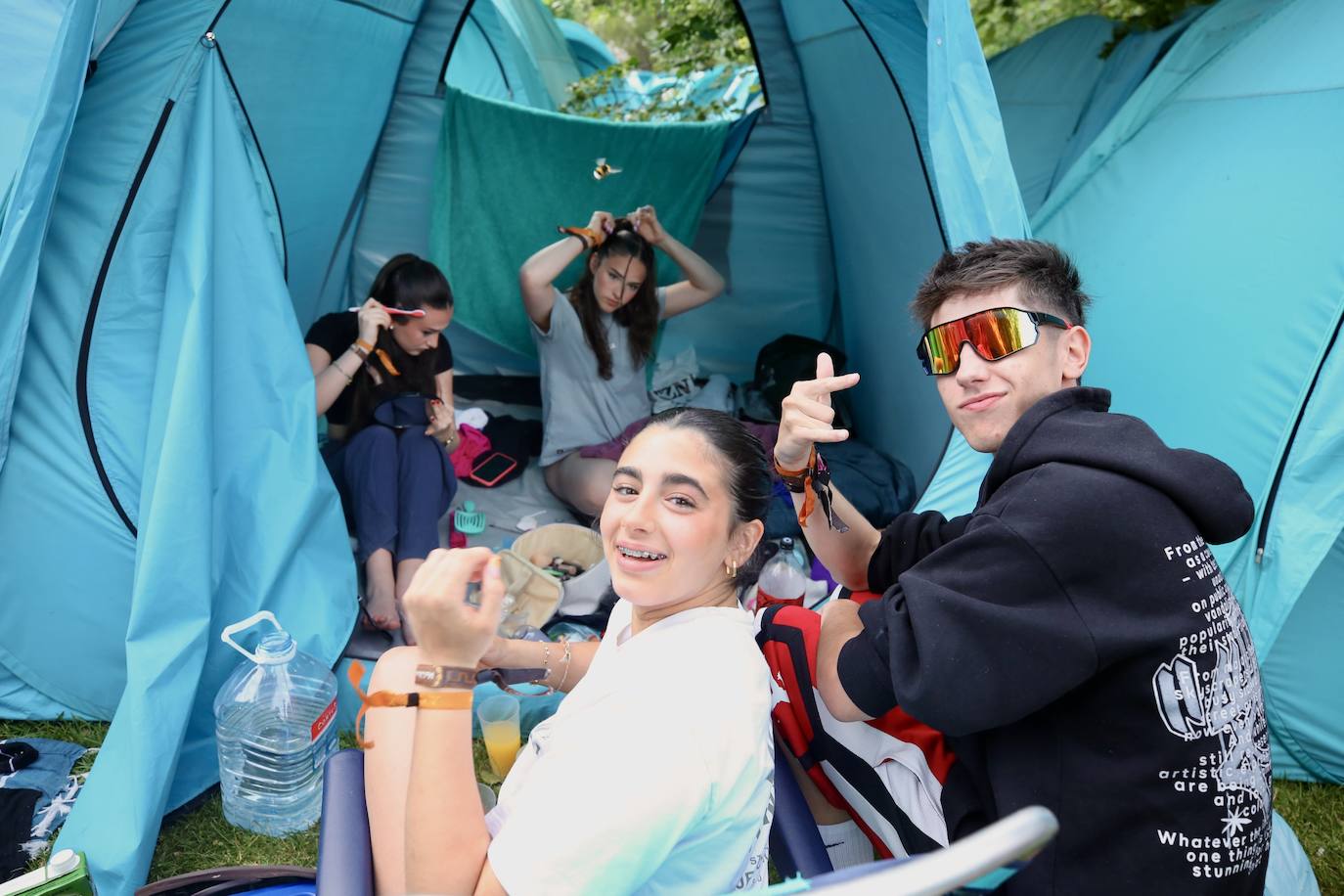 Preparativos para una noche de sábado en el Holika