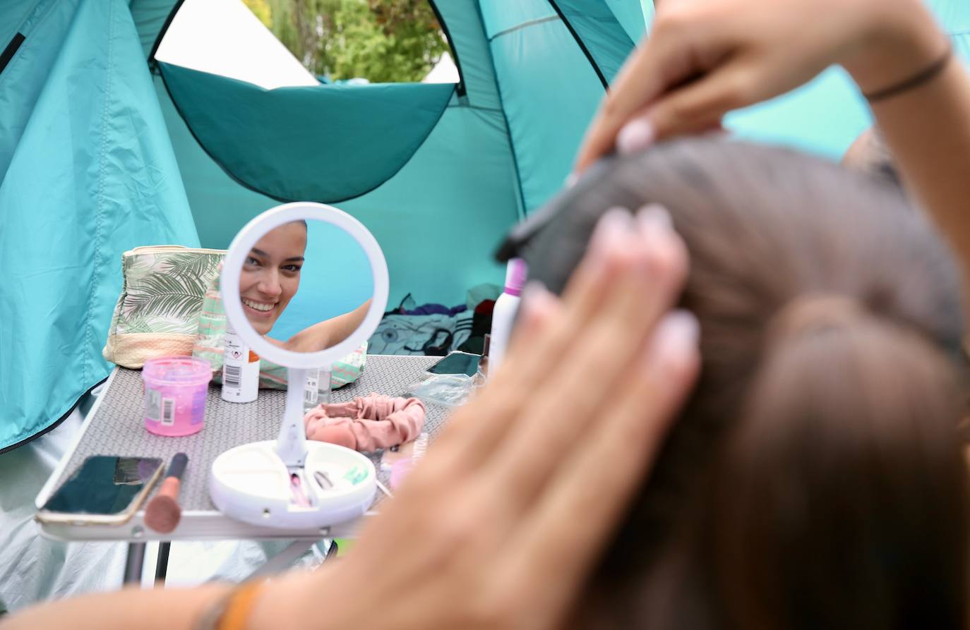 Preparativos para una noche de sábado en el Holika