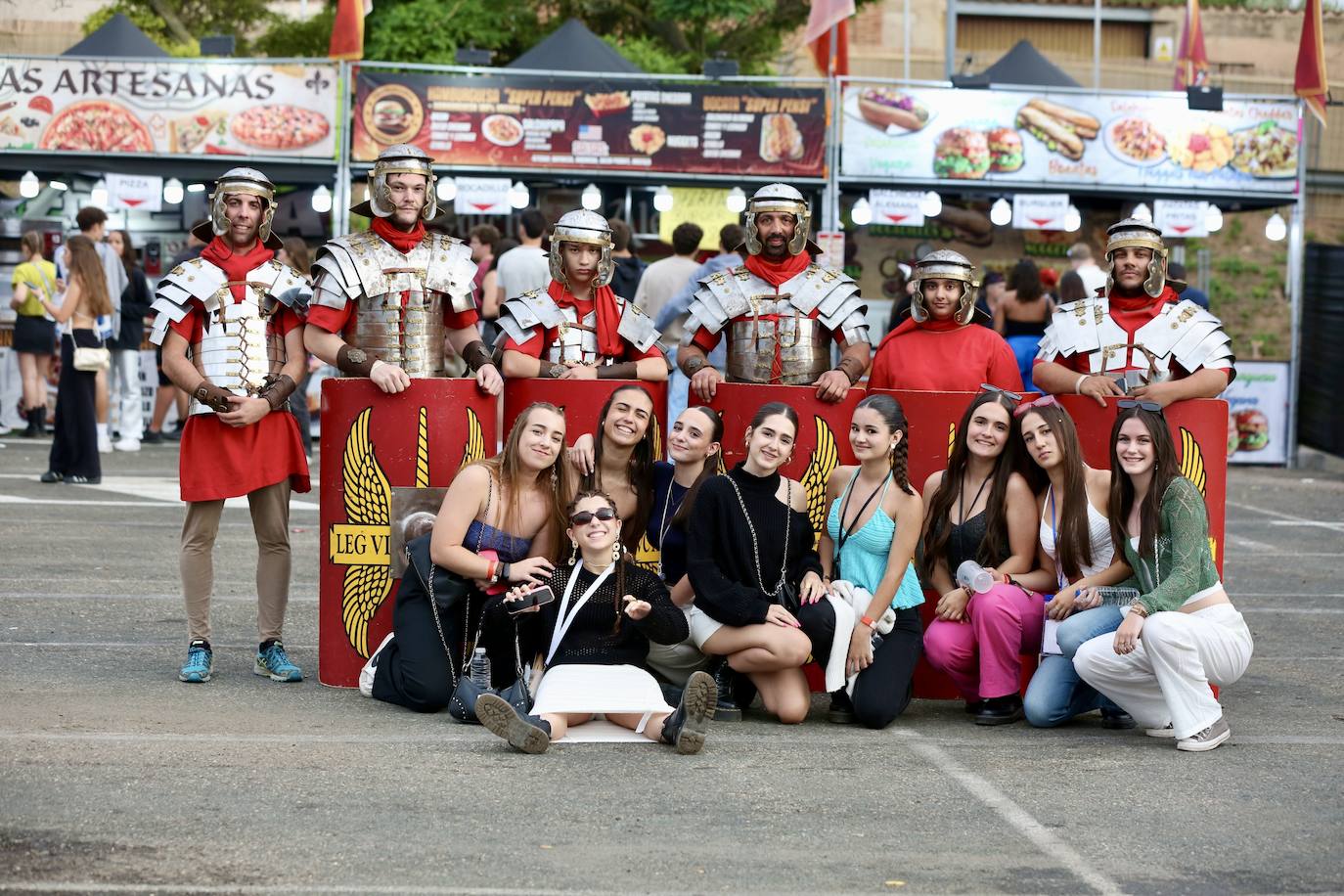 Preparativos para una noche de sábado en el Holika