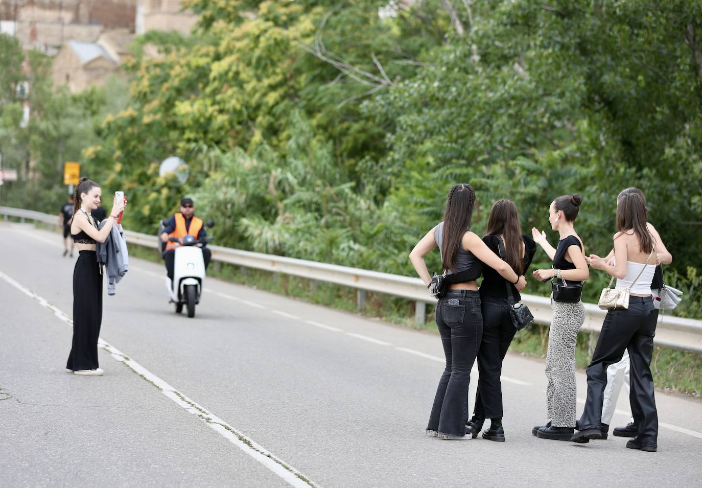 Preparativos para una noche de sábado en el Holika