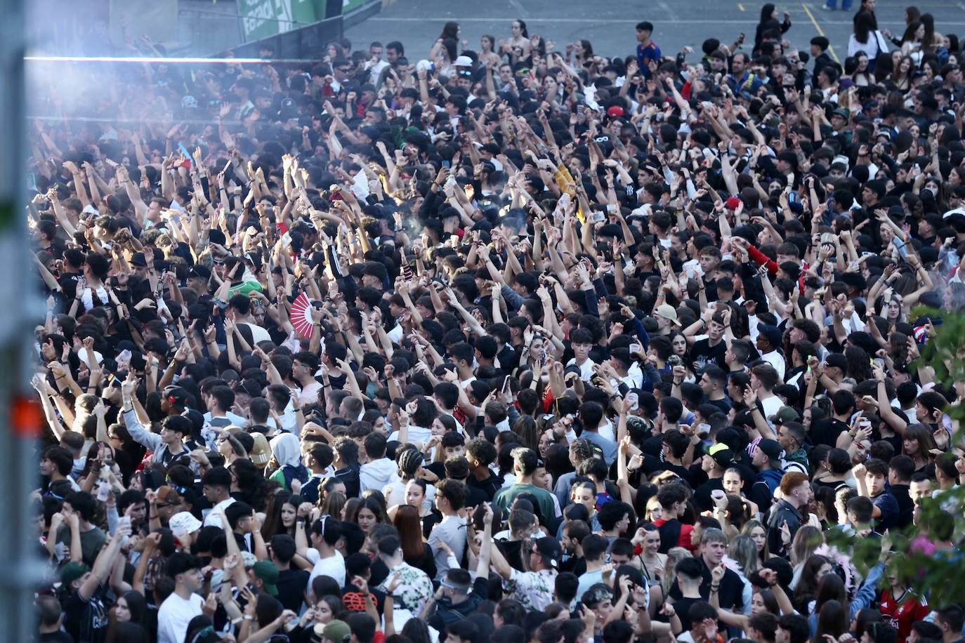 Preparativos para una noche de sábado en el Holika