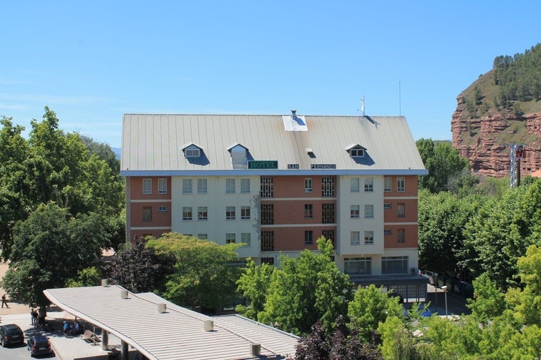 El hotel se ubica al inicio del paseo San Julián y, con su estatus de edificio emblemático, ampliará el caché turístico de la ciudad de Nájera.