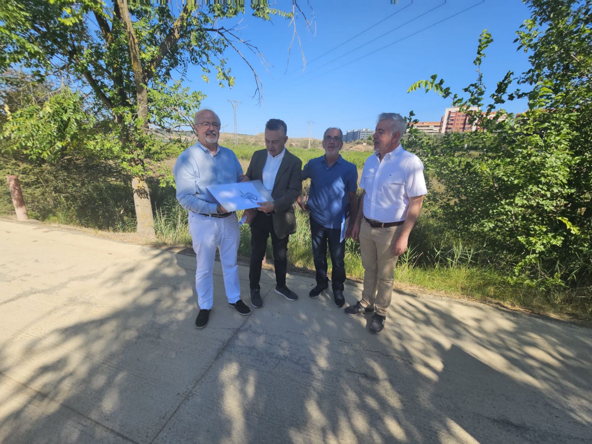 Presentación del proyecto sobre el terreno el verano pasado.