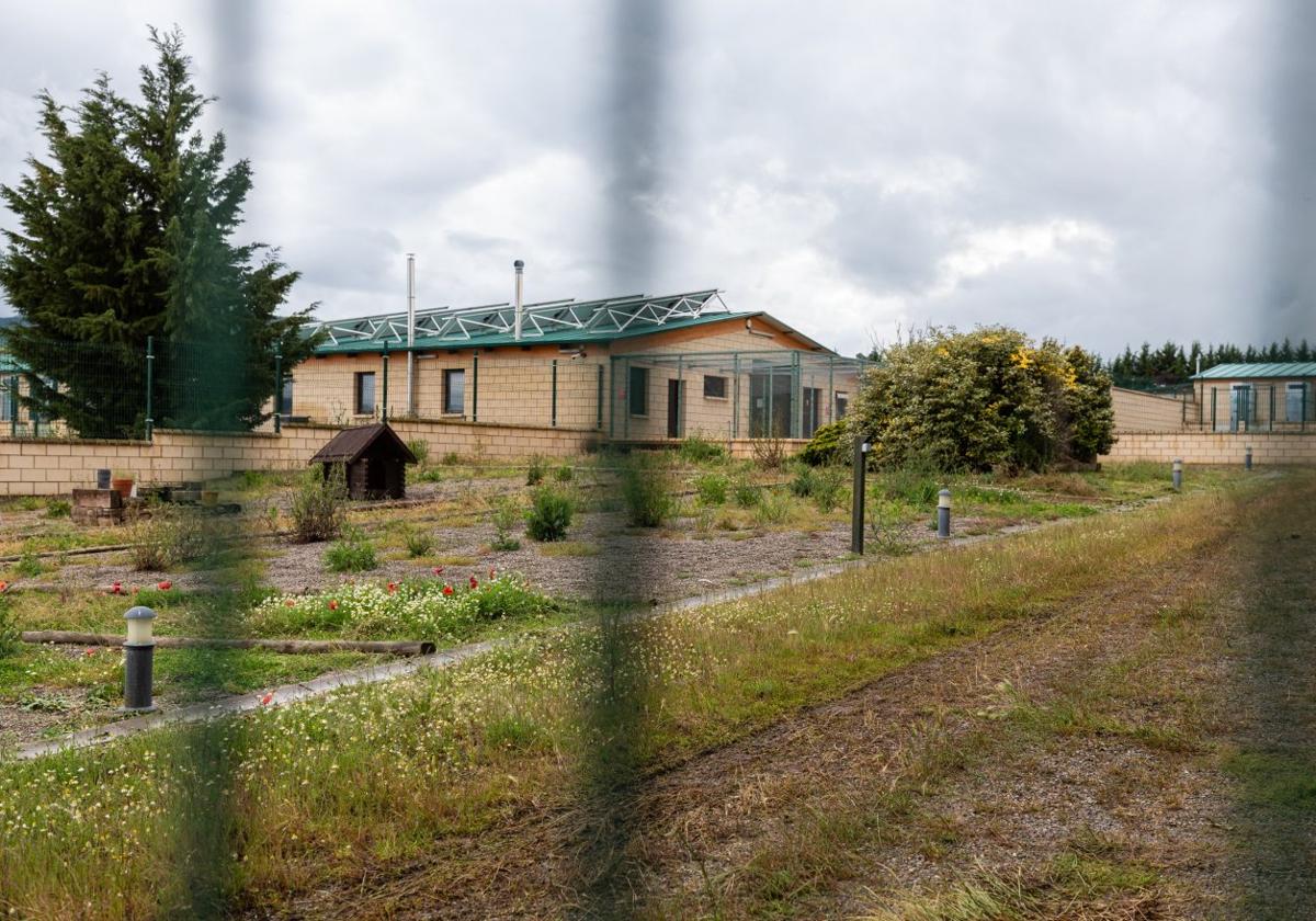 Instalaciones de la antigua residencia canina y felina LolayZar que ahora usa el Gobierno de La Rioja como centro de acogida de animales.