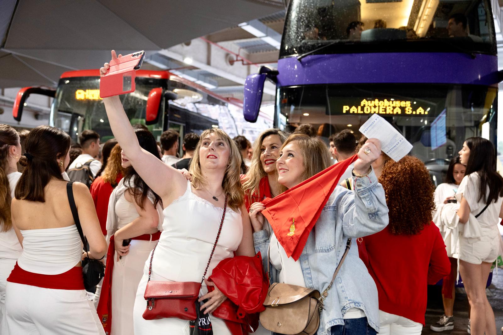 Los riojanos viajan a Pamplona para vivir las fiestas de San Fermín