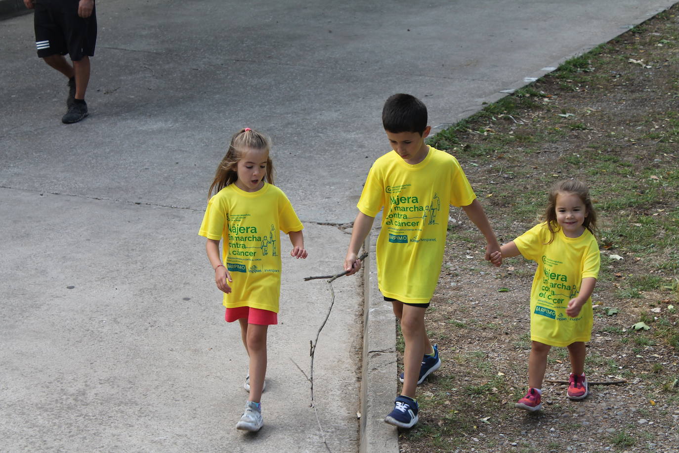 Las imágenes de la marcha solidaria contra el cáncer en Nájera