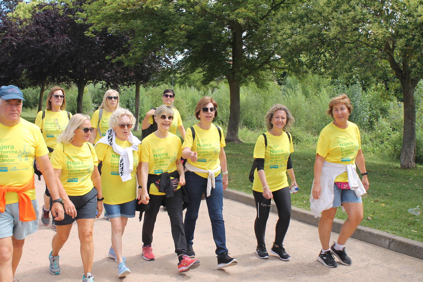 Las imágenes de la marcha solidaria contra el cáncer en Nájera