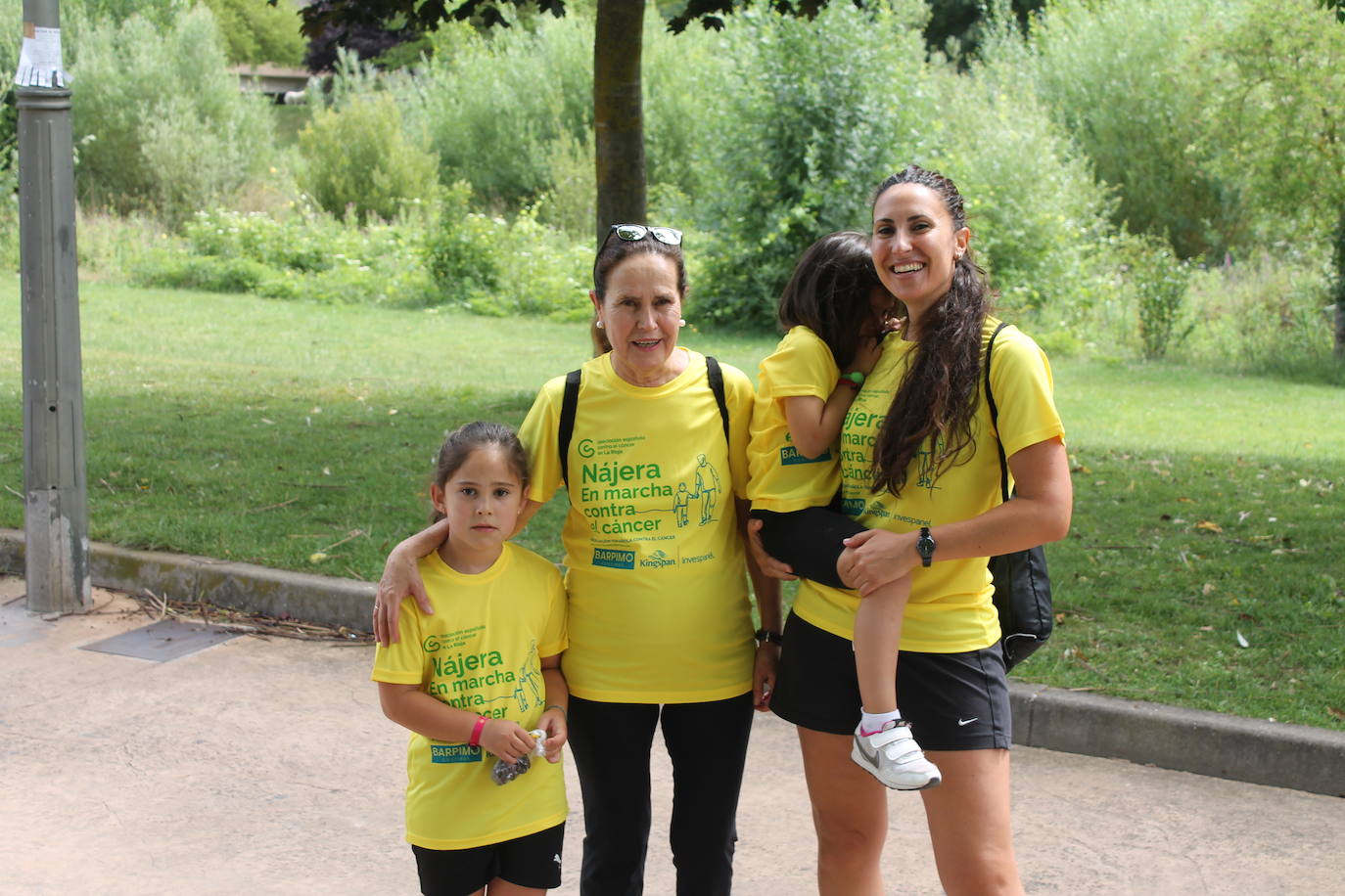 Las imágenes de la marcha solidaria contra el cáncer en Nájera