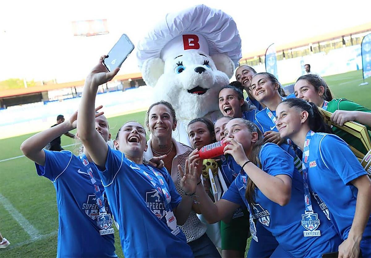 El Pradejón femenino gana la Supercopa Bimbo