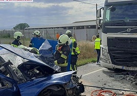 Fallece un hombre en un accidente por colisión frontal contra un camión en San Adrián