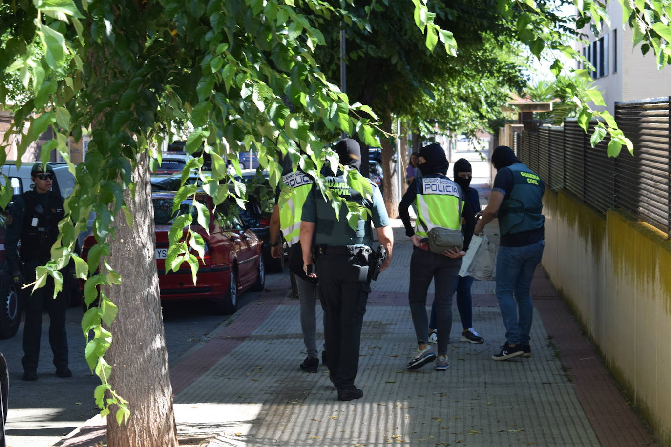 Actuación de la Guardia Civil y la Policía Nacional en Lardero.