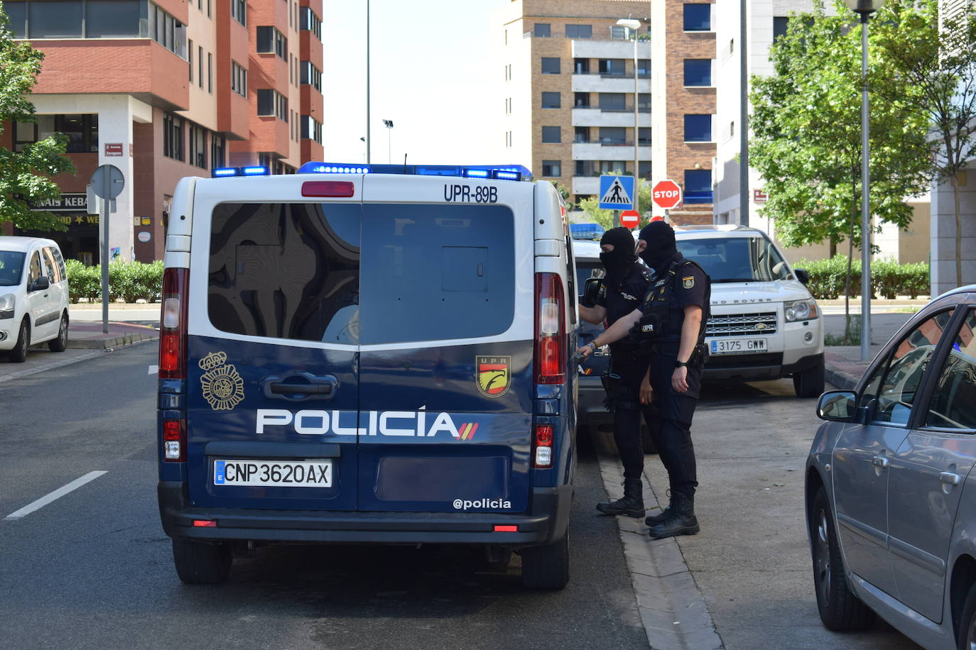 Operativo de la Policía Nacional en el barrio logroñés de Los Lirios.