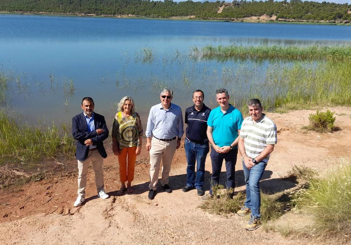 Dirigentes políticos y deportivos, esta mañana en El Perdiguero