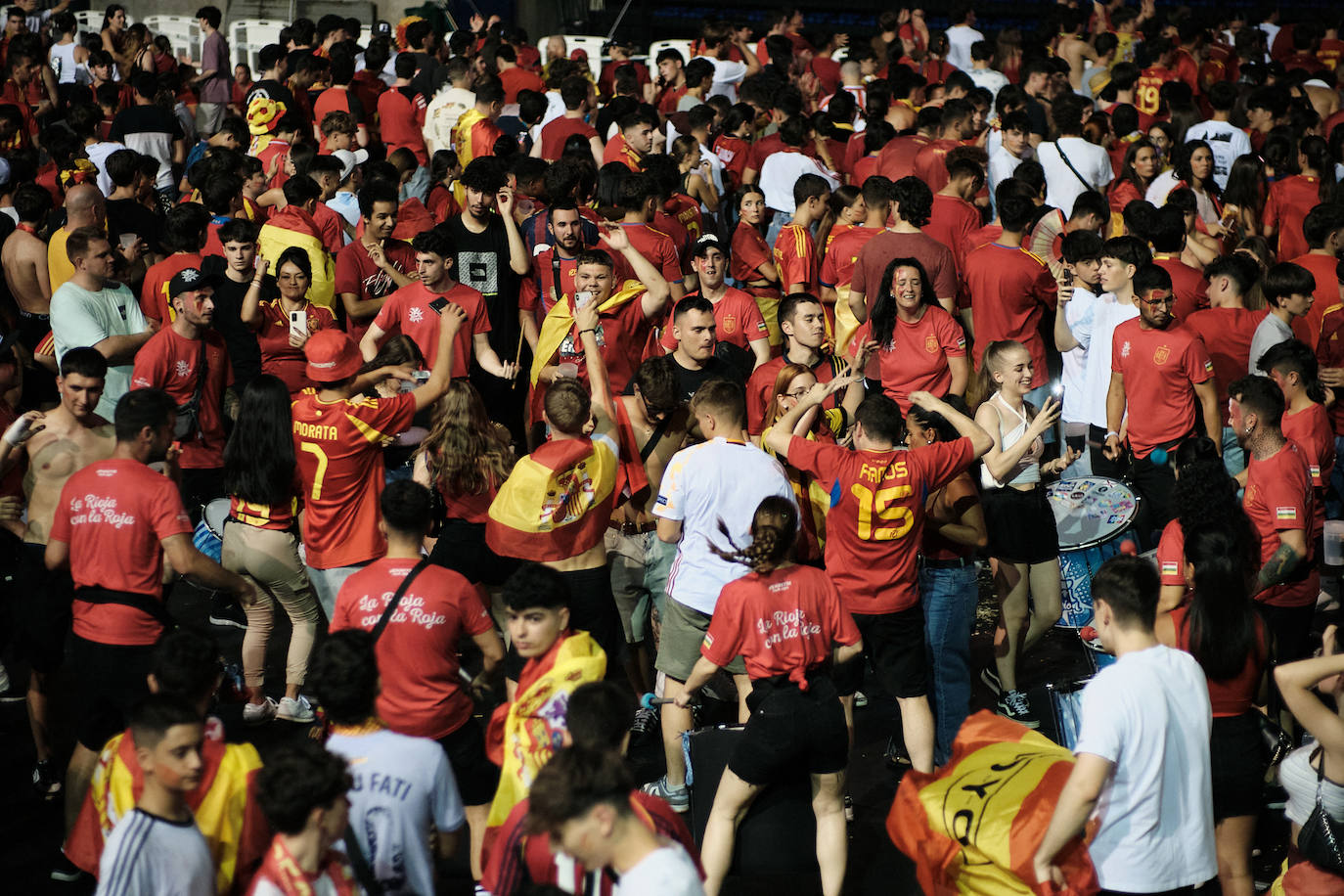 Los logroñeses disfrutan del partido en el Palacio de los Deportes