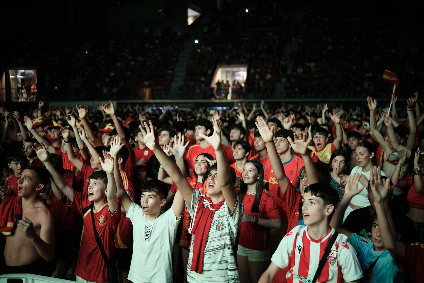 Los logroñeses disfrutan del partido en el Palacio de los Deportes