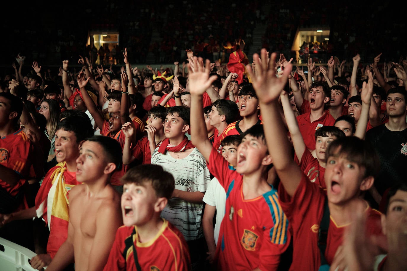 Los logroñeses disfrutan del partido en el Palacio de los Deportes