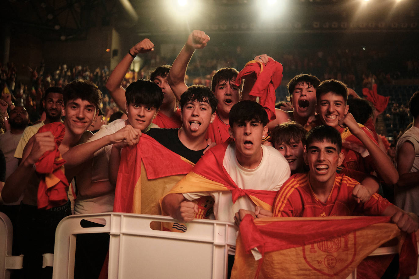 Los logroñeses disfrutan del partido en el Palacio de los Deportes