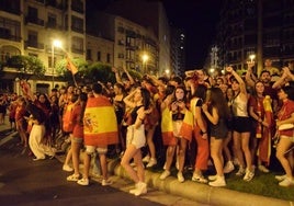 La cuarta Eurocopa de España llevó el jolgorio a las calles logroñesas este pasado domingo.