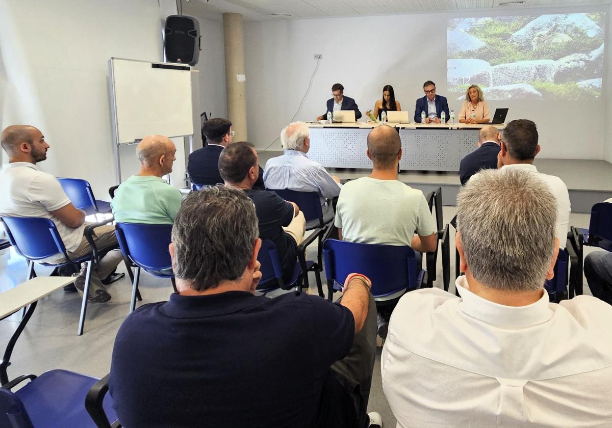 Reunión esta mañana de personal de Sepes y la alcaldesa de Calahorra con empresarios de la zona