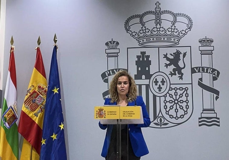 Beatriz Arraiz, delegada del Gobierno en La Rioja, durante la rueda de prensa.