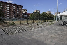 Solar junto a la estación que será para el esparcimiento canino.