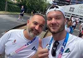 Los franjivino Miguel Ángel Velasco y Kristof Palasics en la villa olímpica de París