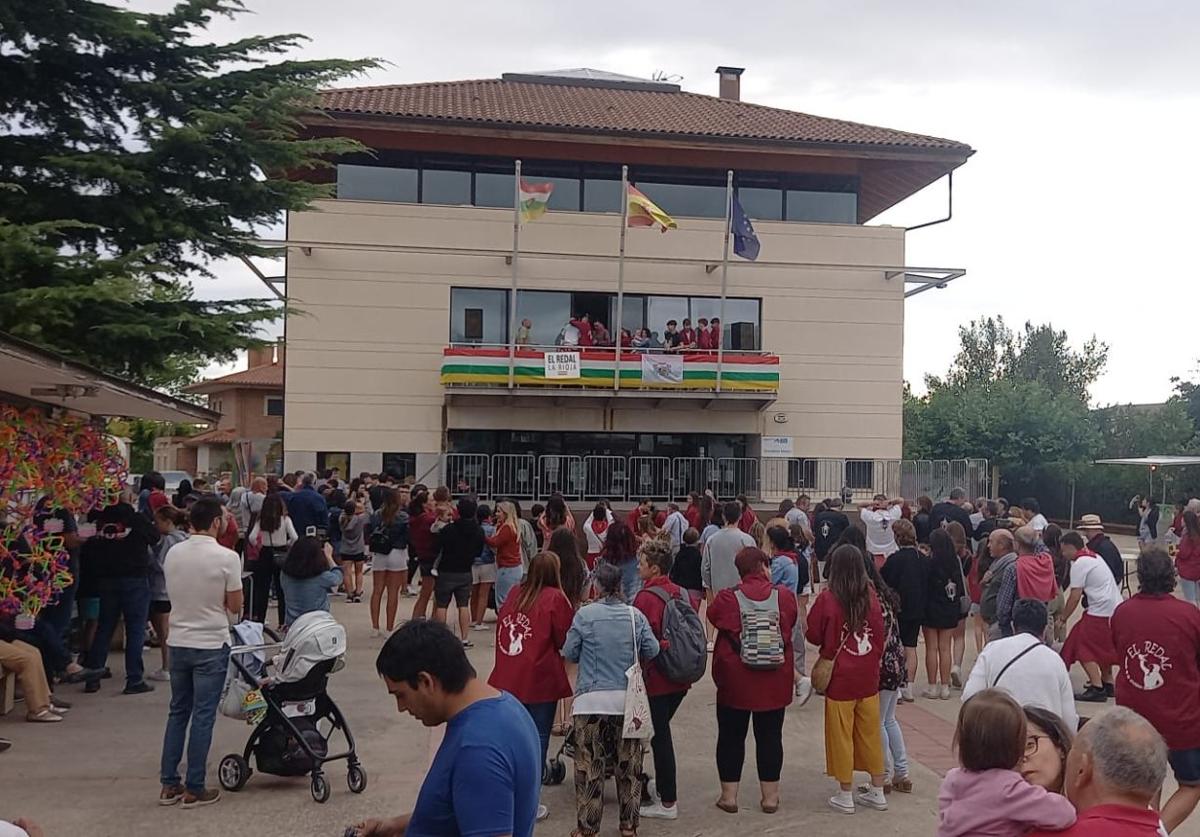 Hoy comienzan las fiestas de El Redal con una batalla infantil de globos de agua, homenaje al redaleño 2024, cohete y música