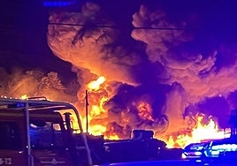 Extinguido un pavoroso incendio que ha calcinado toneladas de residuos en Recirsa