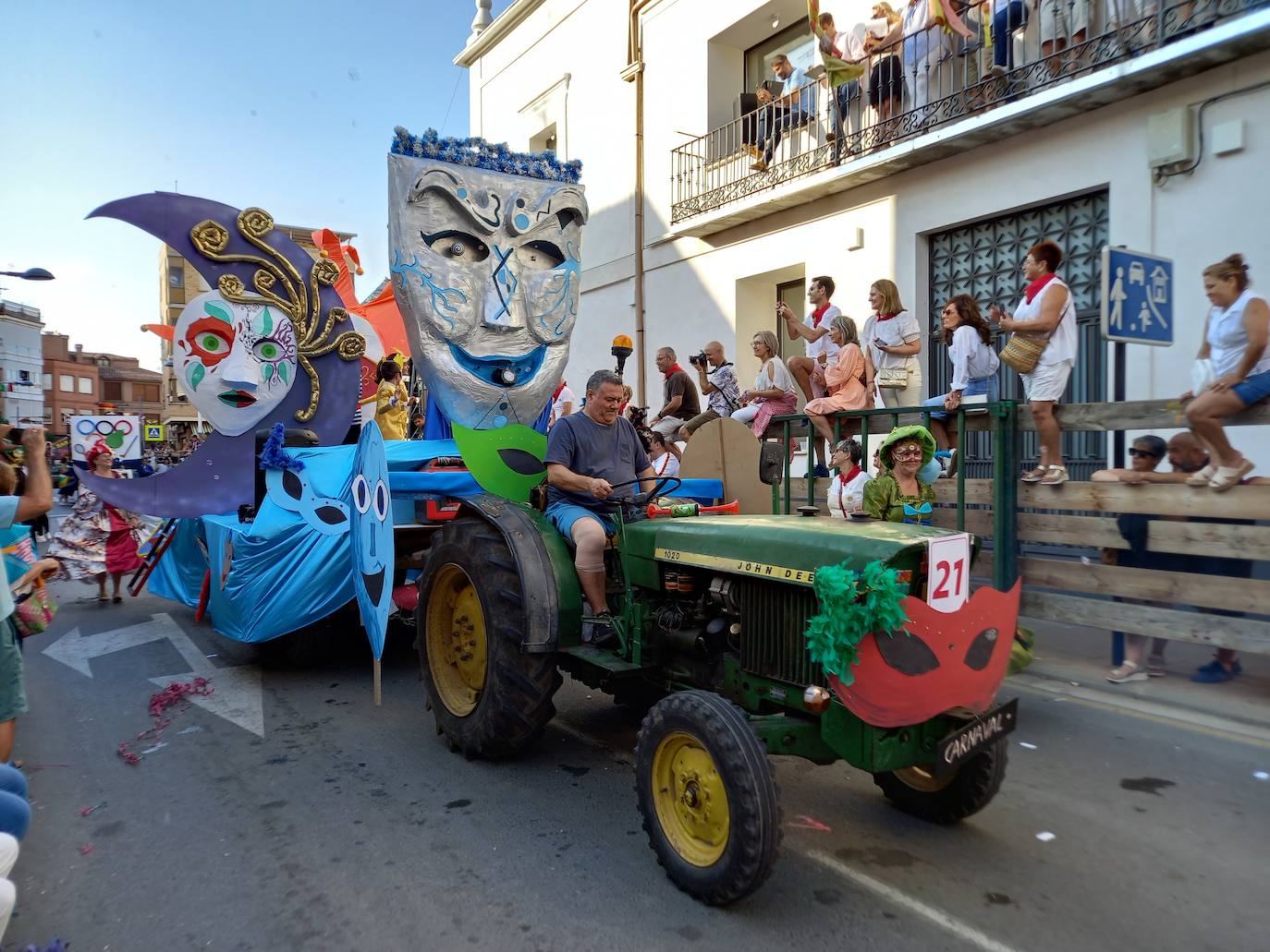 Desfile de carrozas en las fiestas de Rincón de Soto