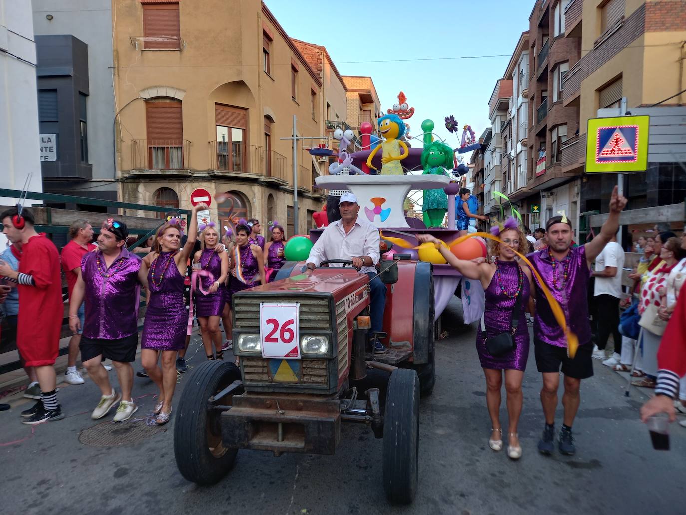 Desfile de carrozas en las fiestas de Rincón de Soto