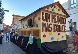 Desfile de carrozas en las fiestas de Rincón de Soto