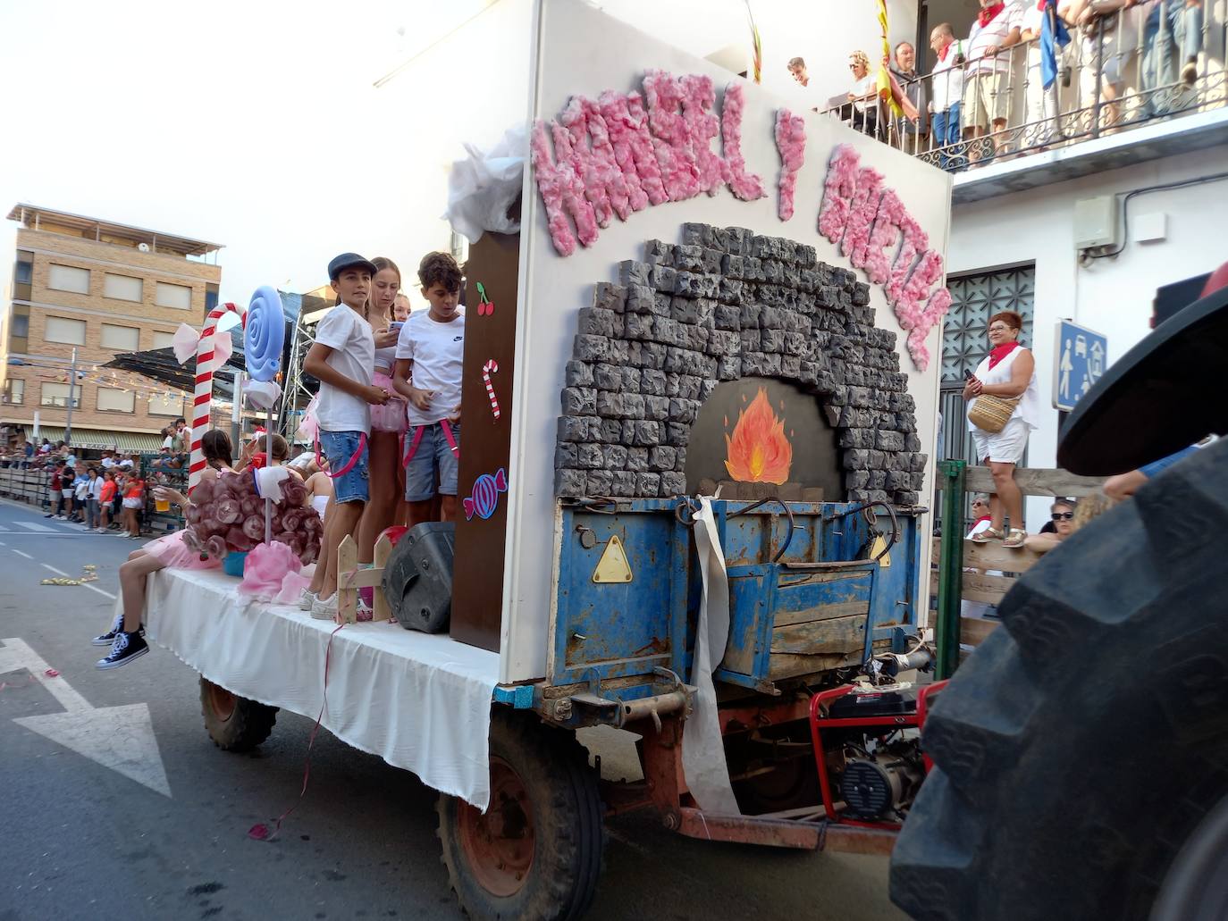 Desfile de carrozas en las fiestas de Rincón de Soto