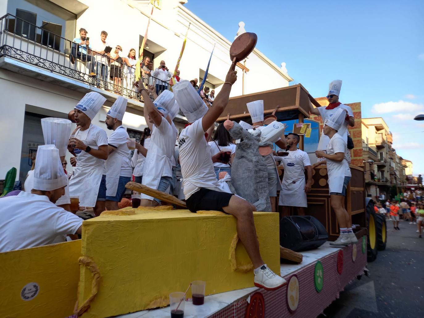 Desfile de carrozas en las fiestas de Rincón de Soto