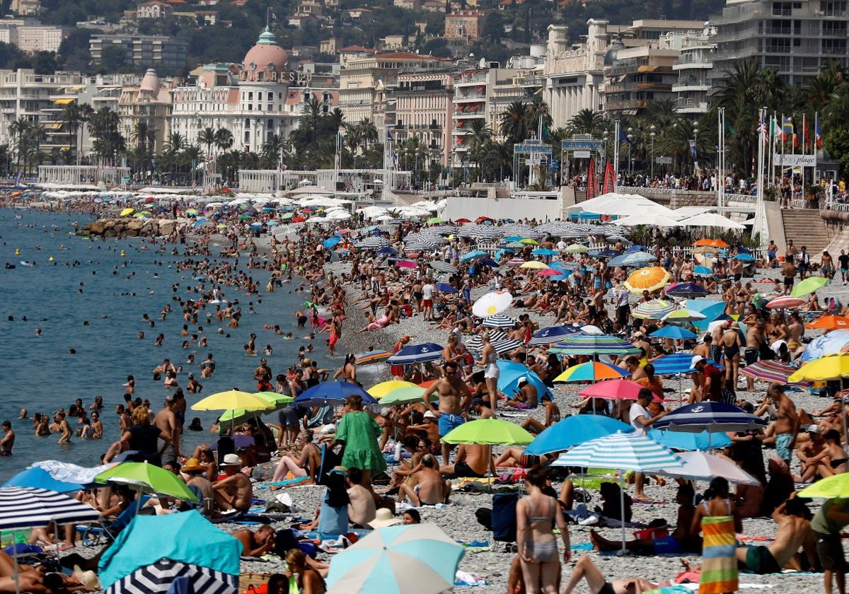 Masificación en una playa.