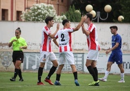 Los jugadores de la SDL celebran el cuarto gol ante el Arnedo.