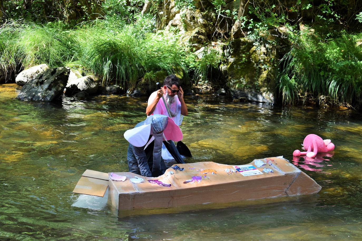 Con amigos y barcos de cartón por el Iregua