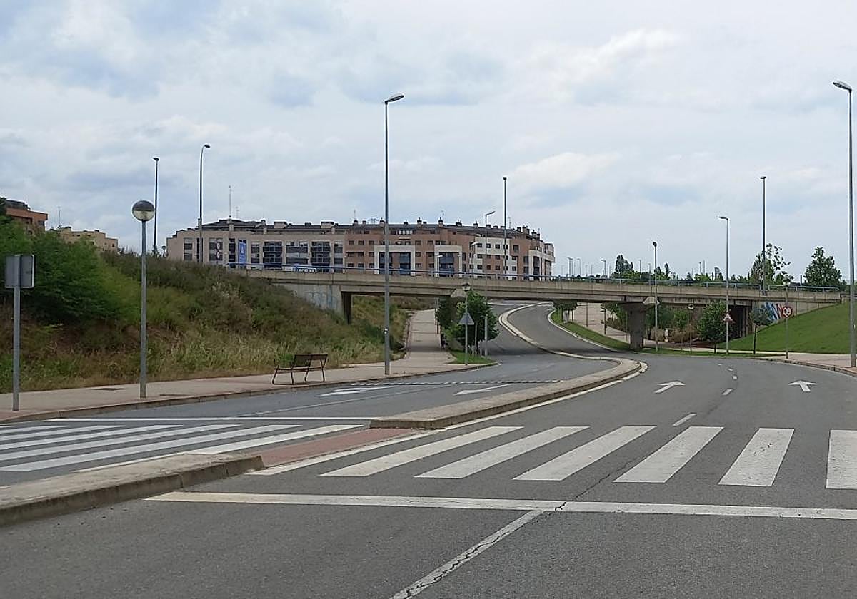 La calle Río Najerilla, con parte del barrio Entre Ríos de Lardero al fondo.