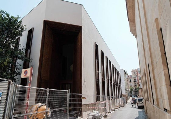 El edificio, a día de hoy, prácticamente rehabilitado (y con un aspecto que dista mucho del antiguo colegio San Bernabé).