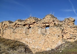 Uno de los muros del castillo de Cervera que está previsto restaurar.