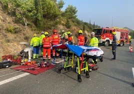 Servicios de emergencia actúan en el lugar del accidente en la AP-68.