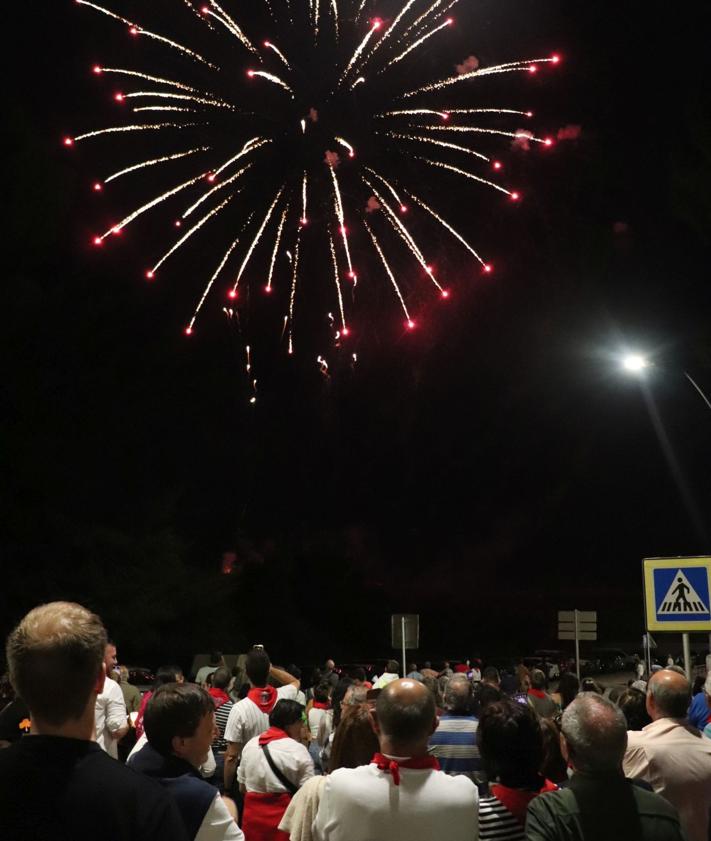 Imagen secundaria 2 - El Entierro de la Cuba cerró las fiestas patronales alfareñas