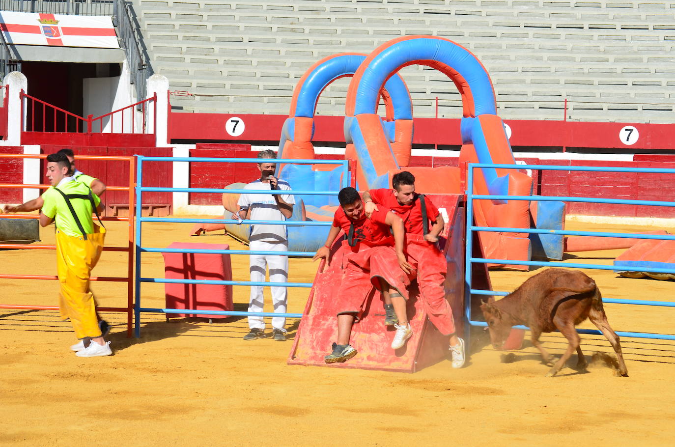 Mañana de novillos y tarde de risas con el Grand Prix en Calahorra