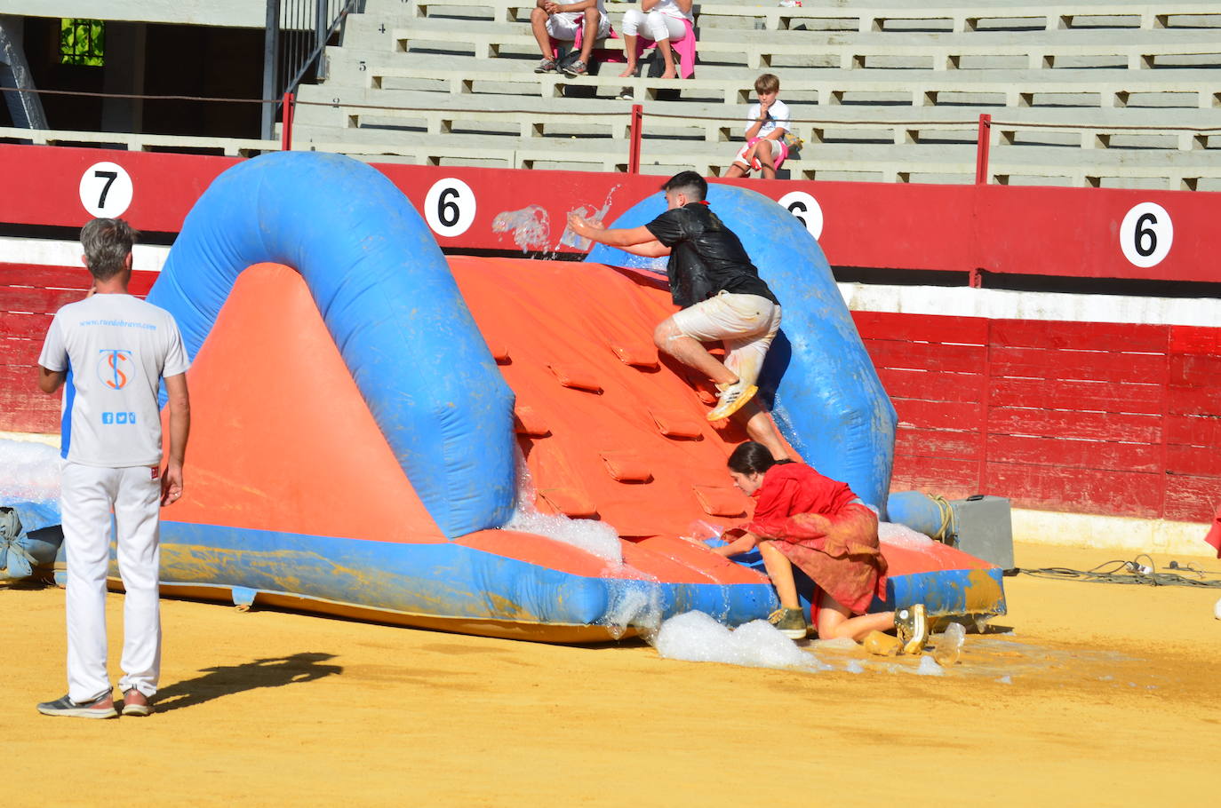 Mañana de novillos y tarde de risas con el Grand Prix en Calahorra